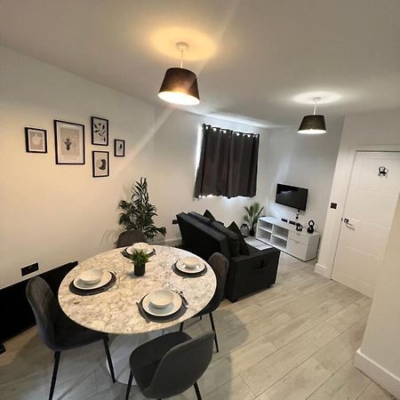 2 Bedroom Flat Лондон Екстер'єр фото