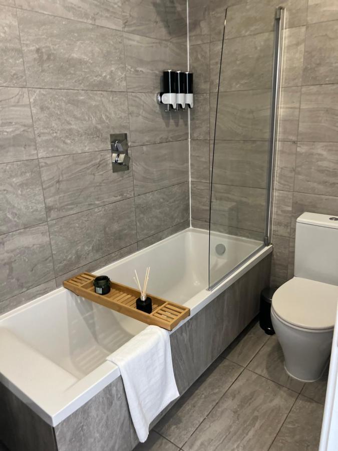2 Bedroom Flat Лондон Екстер'єр фото