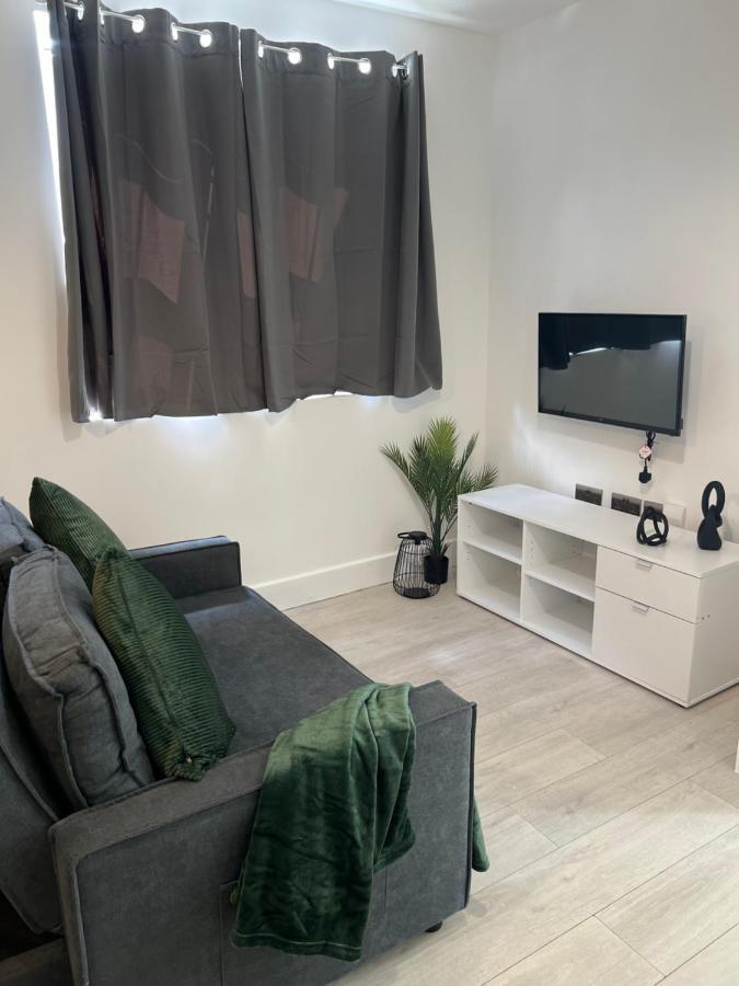 2 Bedroom Flat Лондон Екстер'єр фото